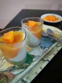Mango panna cotta