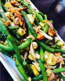 Chilli Bean salad with caramelised walnuts Recipe