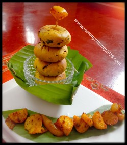 Makki aate k tikkad Wid shahi Aalu Pyaz / Maize Flour Tikkad Wid Royal Potatoes Onion Recipe
