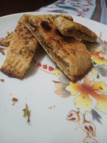 Stuffed garlic bread on tawa Recipe