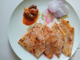 Pizza Aloo Paratha/ Closed Pizza Recipe