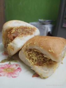 Kachi Pyaaz Dabeli Recipe