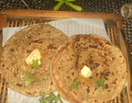 Masala Garlic Cheesy Paratha Recipe