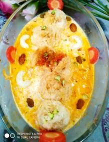 Halwa Balls in Carrot Rabdi Recipe