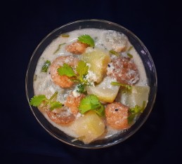 Dudh Lau Bori Jhol (Bengali Style Bottle Gourd curry with milk and sundried lentil dumplings)