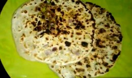Sattu ke paranthas/roasted black chickpea parantha