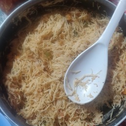 Spicy tomato vermicelli upma