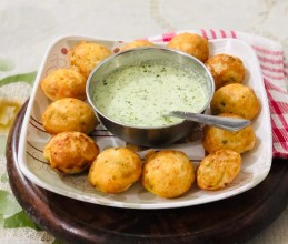 Veggies loaded instant rawa appe