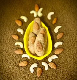 Gond Mewe ki Pinni Recipe