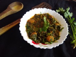 SOYA CHUNKS SPINACH CURRY