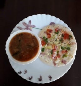 Dahi Suji Vegetable Uttapam Recipe
