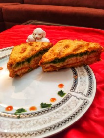 Stuffed bread pakoda Recipe