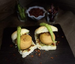 Mumbaiya Vada Pav Recipe
