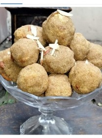 Suji Gur Ladoo Recipe