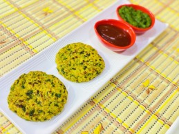 Maize flour and Methi leaves Tikkad Recipe