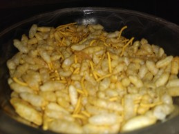 Lahsuniya Sev Murmura Recipe
