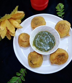 Aloo bonde with green chutney Recipe