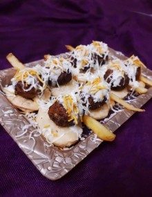 Manchurian poori chaat with cheesy sauce Recipe