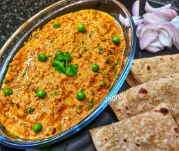 Poppy Seeds Curry with Green Peas ( Khus Khus Matar Curry )