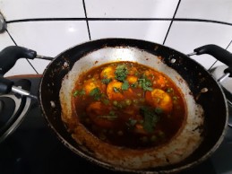 EGG AND GREEN PEAS CURRY RECIPE