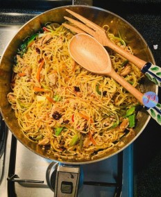 Vegan Singapore Noodles with Tofu Recipe