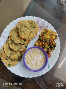 Palak Puri with Palak Aloo Recipe