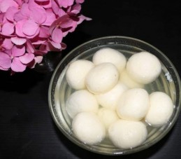 Homemade Spongy Rasgulla Recipe