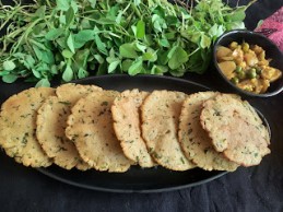 MAKKA ATTA KA METHI PURI RECIPE
