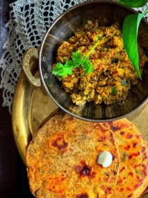 MAKKI AUR MOOLI KA PARATHA RECIPE