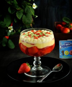 Nestle Milkmade Strawberry trifle shorts recipe