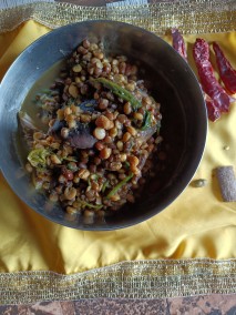 Pulses with spinach and fish head recipe