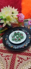 Gulkand stuffed coconut paan laddoo recipe