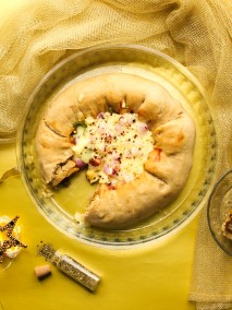 Whole wheat samosa pizza recipe