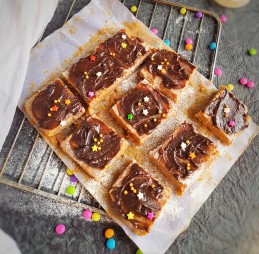 Ginger Bread Blondie with Chocolate Egg Sauce Recipe