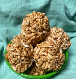 Gur Murmure ke laddu recipe