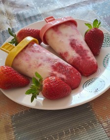 Strawberry Yogurt Popsicles Recipe