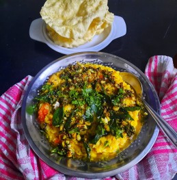Lasuni dal Khichadi Recipe
